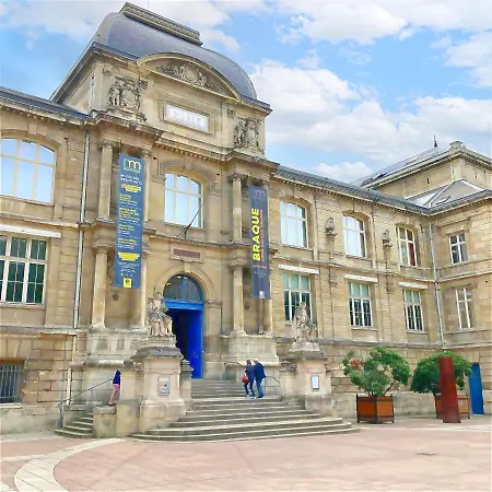 Au Calme Renove Pres Gare Et Centre 公寓